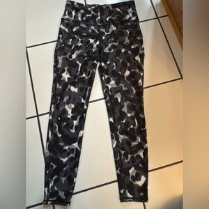 Betsey Johnson Black and White‎ Abstract Leggings